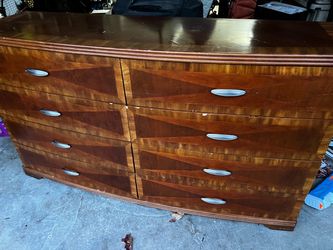 Wood Dresser with 8 Drawers