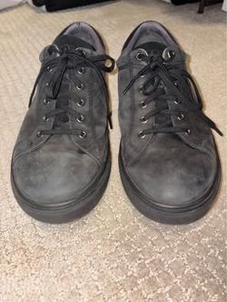 UGG Men’s Leather Sneakers – Black – Size 10.5