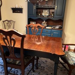 8 Piece Dining Room Set! 