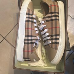 Burberry Women Sneakers 