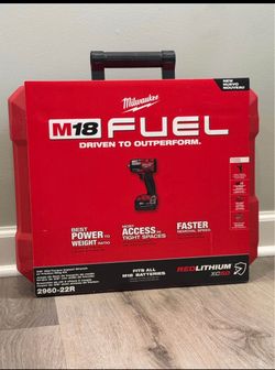 Milwaukee M18 FUEL 3/8" Mid-Torque Impact Wrench Kit