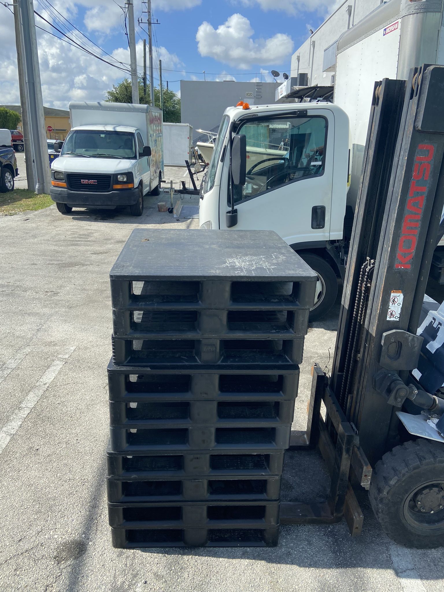 HEAVY DUTY PLASTIC PALLETS 37x32 $25