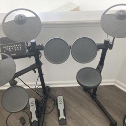 Yamaha DTX Electronic Drum Kit