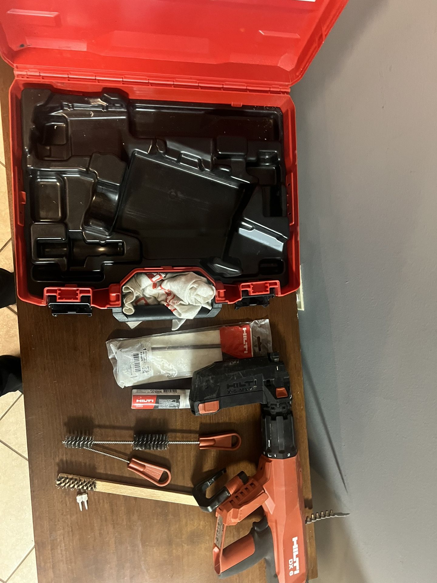 Hilti DX 2 0.27 Caliber Semi-Automatic Powder-Actuated Fastening Tool