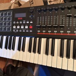 Akai mpk249 usb midi keyboard controller. No power adapter