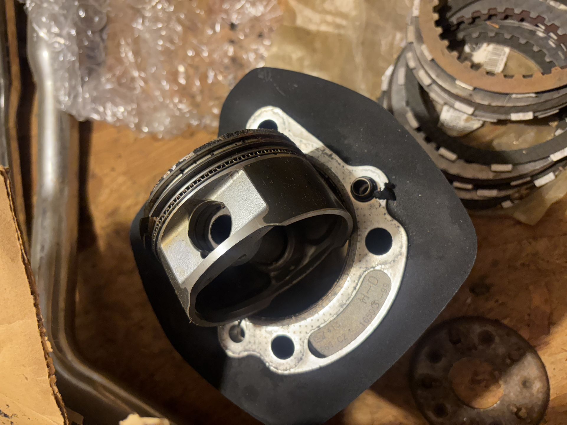 1999 Twin Cam Cylinders And Pistons
