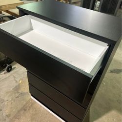 Chests. / Gaveteros. 