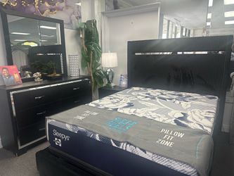 Beautiful 5pc Bedroom Set With Free Mattress $799‼️