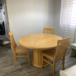 Skovby SM 33 Extendable Round Dining Table with Three Chairs