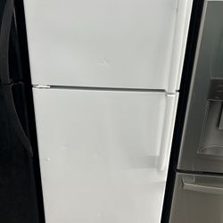 Like New White Top Freezer Refrigerator 