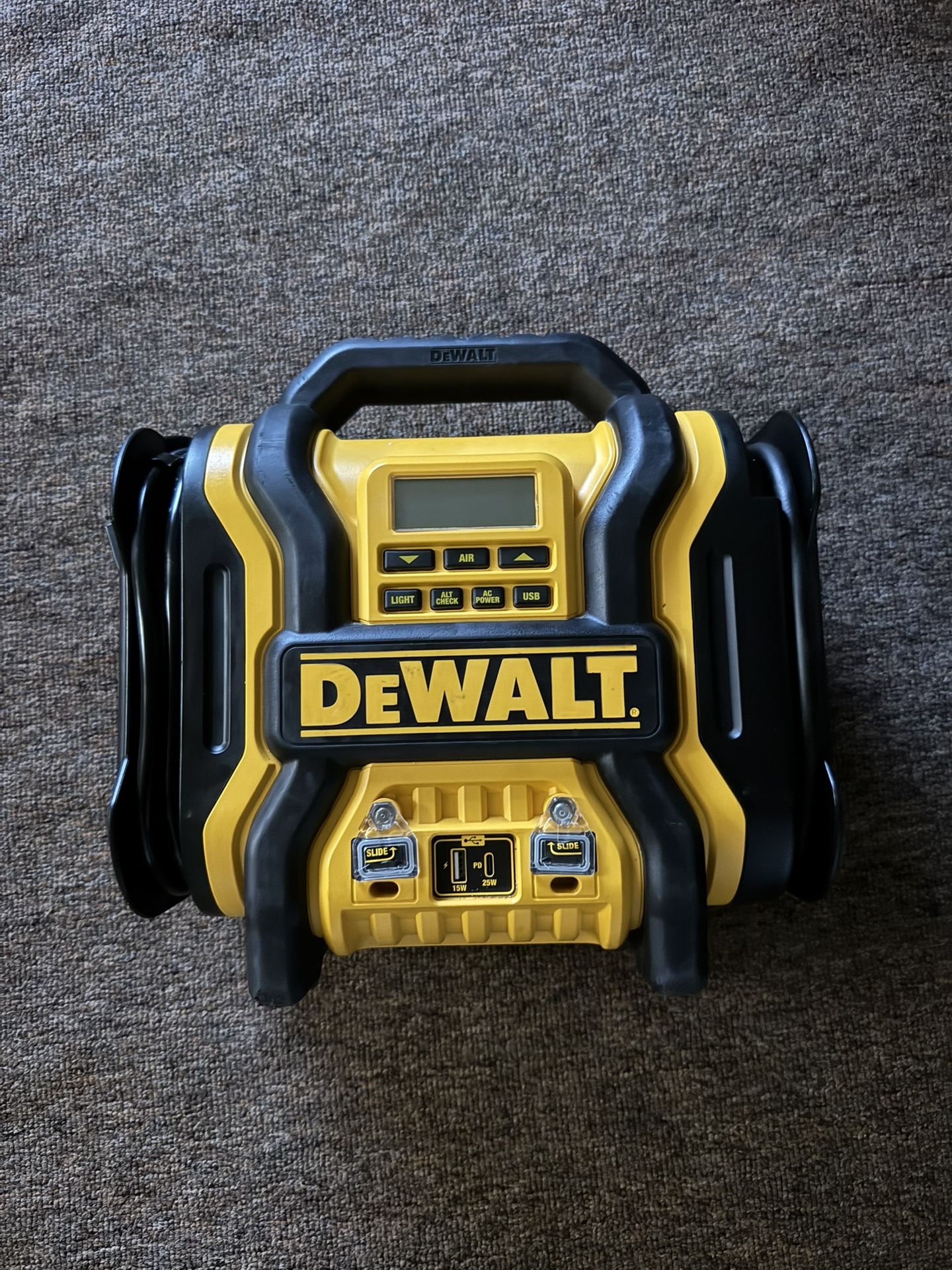 DEWALT DXAEPS14 professional-grade power station and jump starter