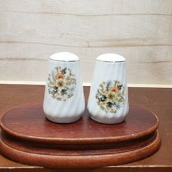 Minton Marlow | Bone China | Salt Pepper Shakers | England 