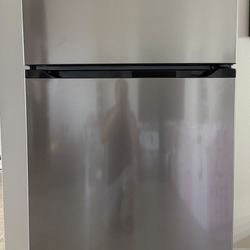 FRIGIDAIRE REFRIGERATOR 