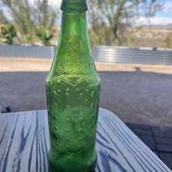 Vintage 1970s Green beveled 10oz glass Sprite bottle 