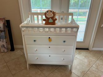 Dream On Me Marcus Changing Table and Dresser