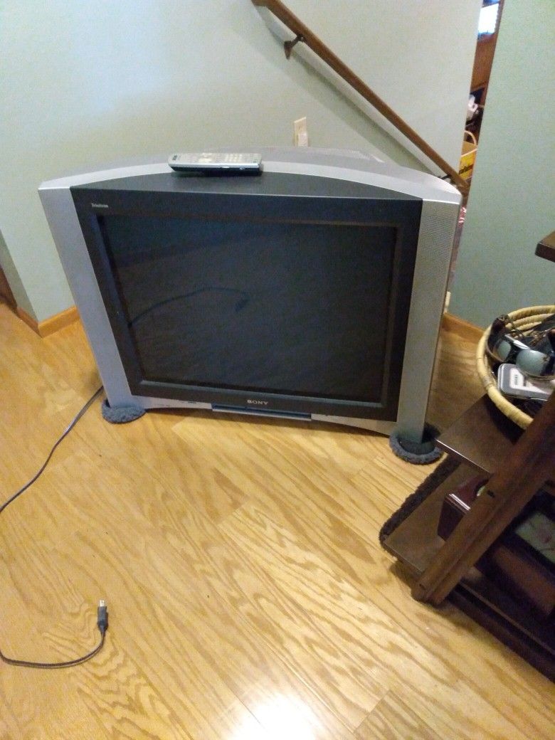 Sony Trinitron TV model Kv32hs510