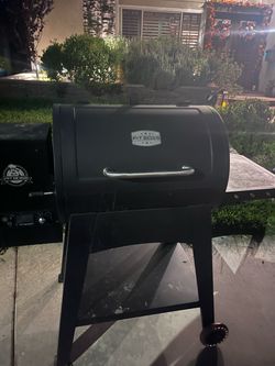 Pit Boss 700FB1 Wood Pellet Grill and Smoker