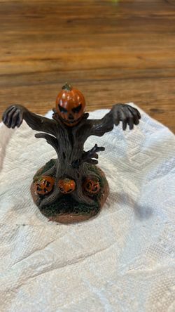 Halloween Pumpkin Scarecrow Tree Figurine