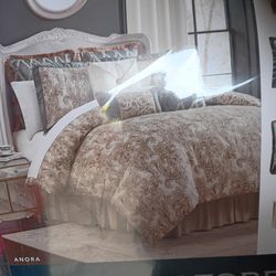 Comforter sets from Macy's