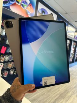Ipad pro 6th gen 128gb WiFi & lte