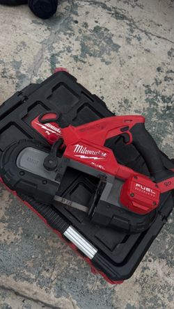 Milwaukee compact band saw