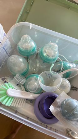 Breastfeeding Items / Bottles