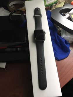 Apple Watch Series 3 *REVIEW PICTURES AND READ DESCRIPTION BEFORE ASKING*