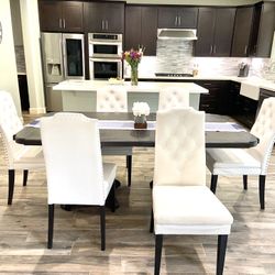 Hooker dining table with leaf and 6 chairs