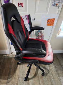 Gaming chair 10$
