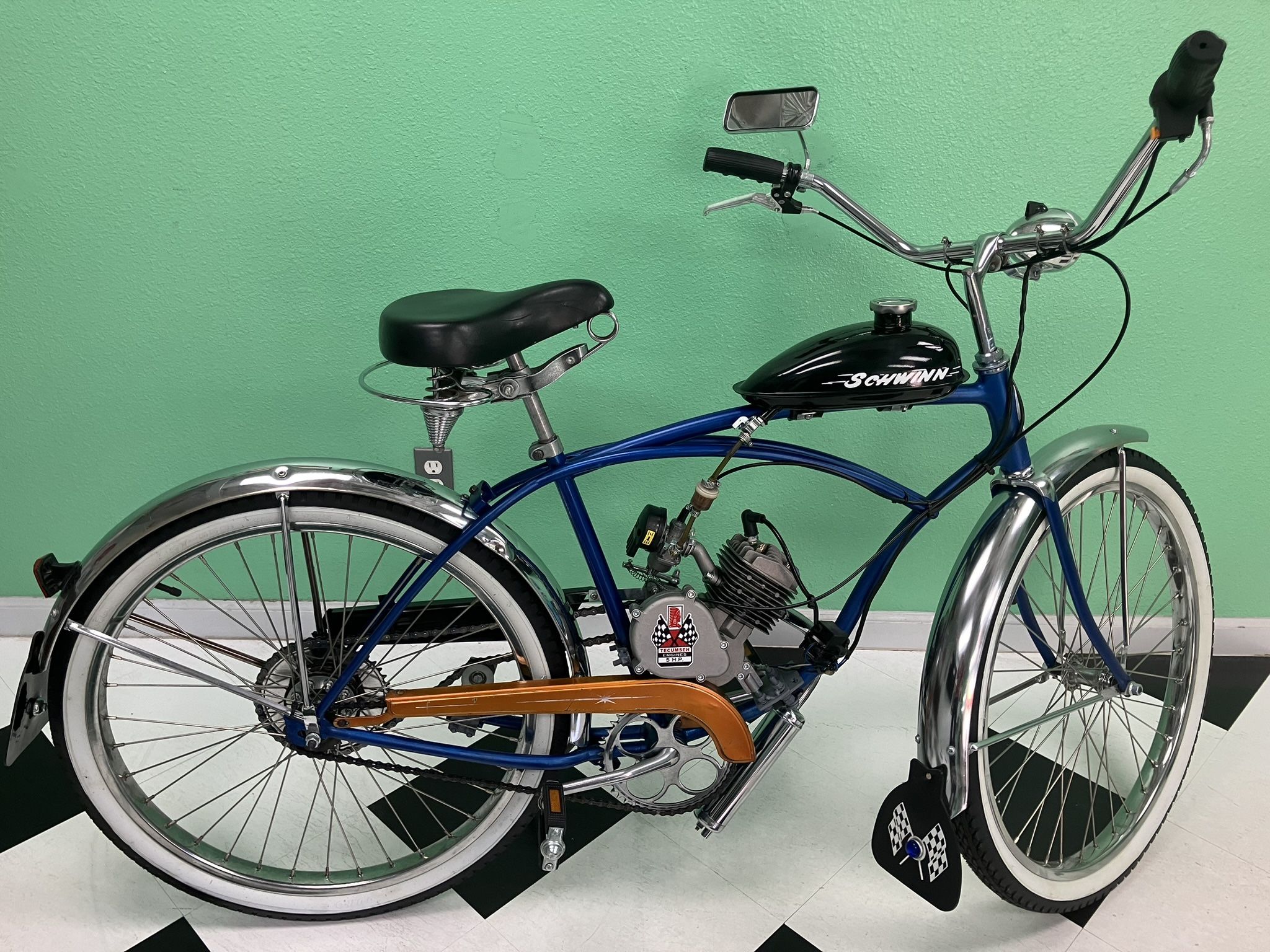 MOVING SALE*** 1980 SCHWINN Deluxe custom Gas 25