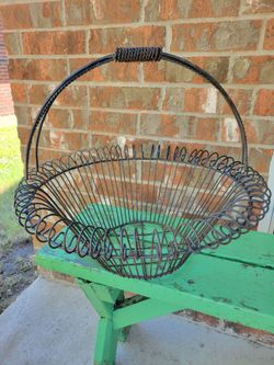 Nice large wire flower basket pot