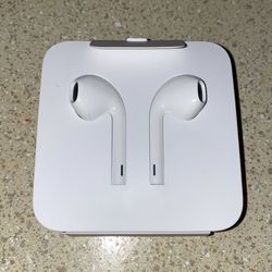 Apple iPhone earbuds with lightening connector