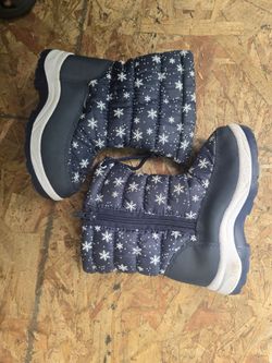 Snow boots, size 10 toddler, "Apakowa"