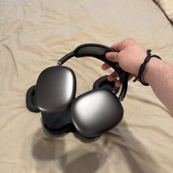 Apple AirPods Max — Space Gray (Lightning) with Smart Case — Excellent Condition