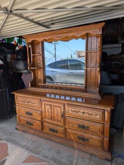 Free dresser with hutch
