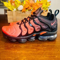 NIKE AIR VAPORMAX PLUS ‘Darth Maul’ Men’s Size 8.5 (Women’s 10) BLACK/BRIGHT CRIMSON (# DZ4857-001)