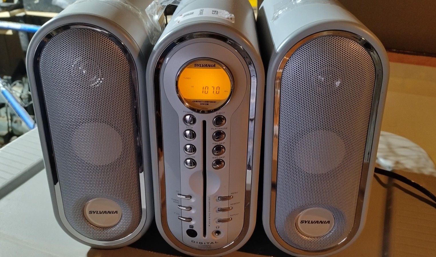 Sylvania Compact Stereo System CD/Radio +AM/FM Antenna
