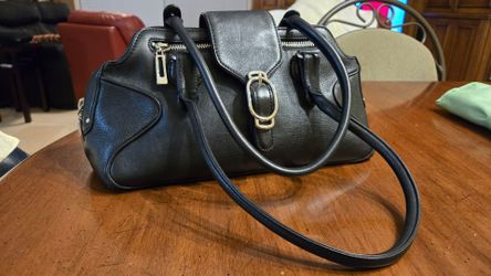 Cole Hahn leather purse like new