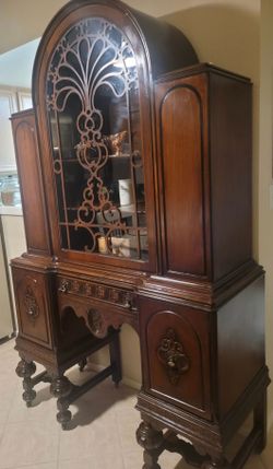 Beautiful antique, Hutch!