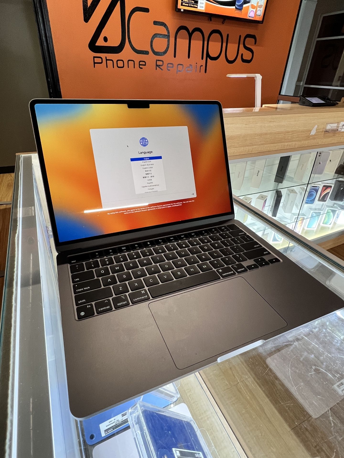 Apple MacBook Air 2022 13in 256GB Unlocked