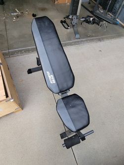 Adjustable weight bench