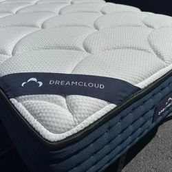 Dreamcloud Twin Xl Mattress Bed - Like New 