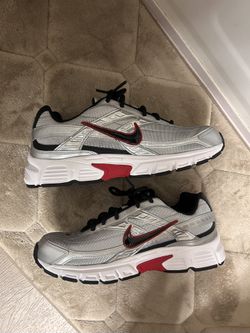 $50 Nike Initiator Size 10 men’s Sneakers (silver Black Red) 
