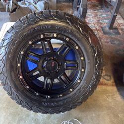 285/65R18 w/ Rims  6LUGS