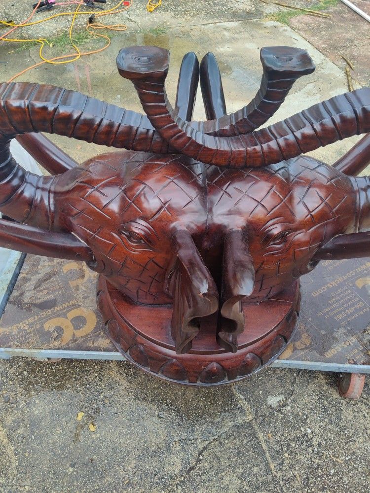 BEAUTIFUL ELEPHANT GLASS TABLE