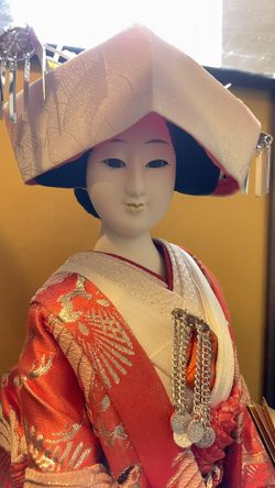 Japanese Geisha Doll In Glass Case
