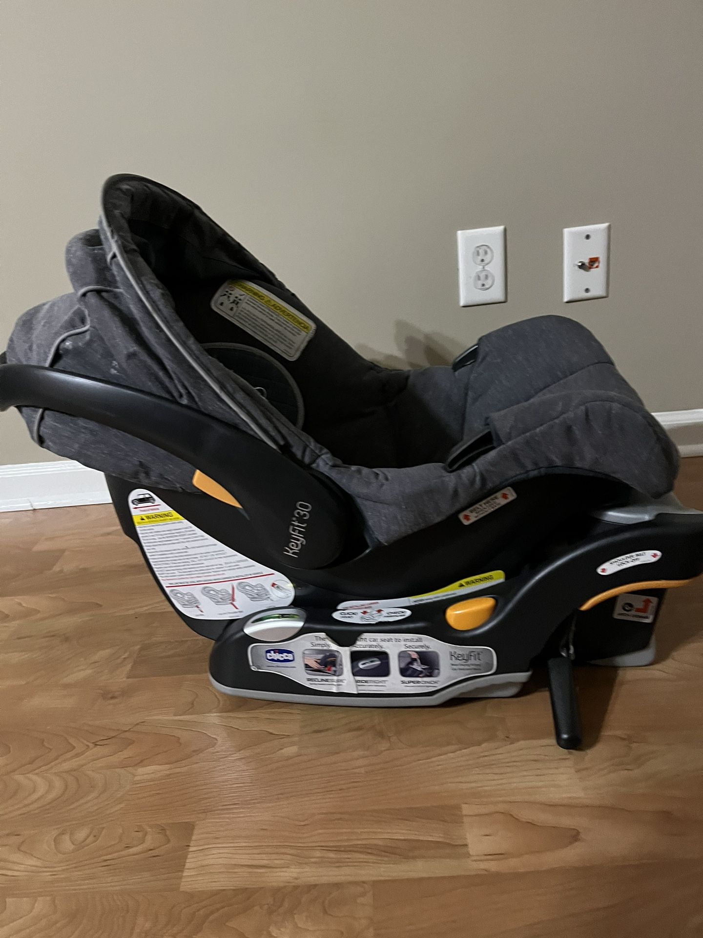 Chicco Mini Bravo Car seat And Chicco KeyFit Infant Car Seat Base