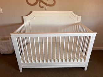 DaVinci 4 in 1 Convertible White Crib
