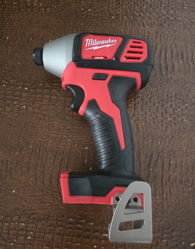 MILWAUKEE M18 IMPACT DRIVER