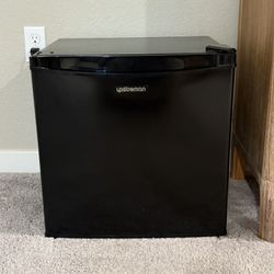NEW Upstreman Black mini fridge with freezer (1.7 cubic feet)